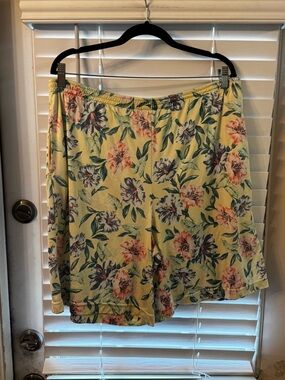 Aileen Pale Yellow Floral Short
